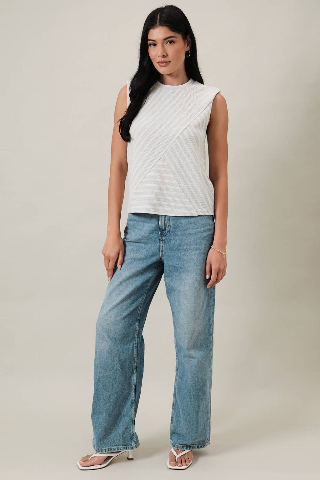 CREW NECK SLEEVELESS DIAGONAL PANEL STRIPE TOP: LT GREY-CREAM STRIPE